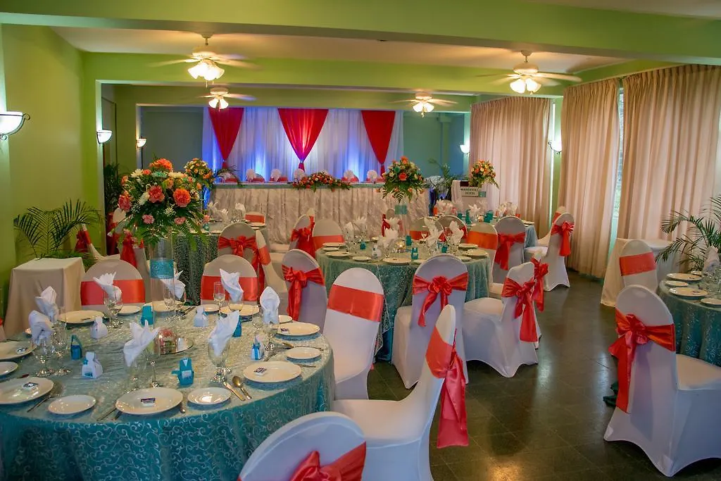 The Mandeville Hotel - Manchester 2*,  Jamaica